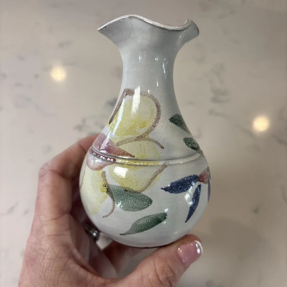 VTG Bud Vase‎ By Judy Greene Irish Studio Pottery Fluted Top Handpainted 4.5